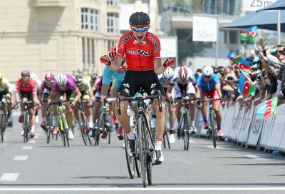 A Roglic il Tour d'Az, Firsanov sfreccia a Baku