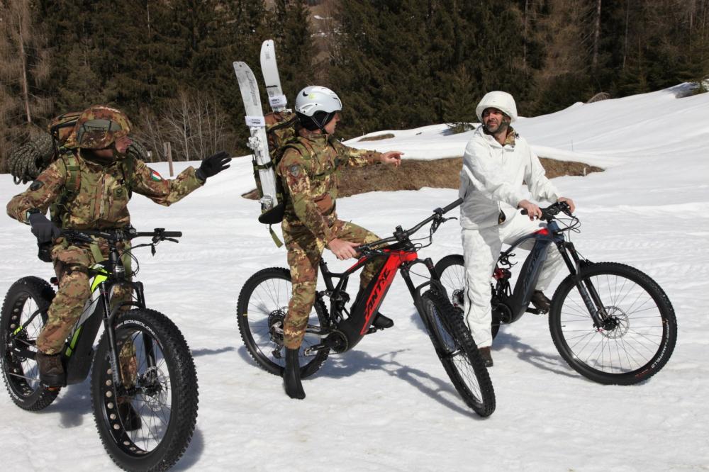 Ebike delle nevi, la rivoluzione a due ruote degli Alpini