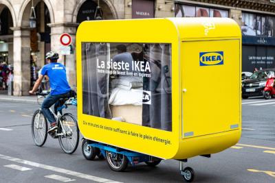 Le biciclette di Ikea con la capsula per fare il pisolino in strada