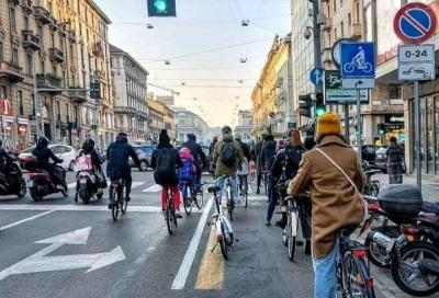 La nuova viabilità per i ciclisti nelle città italiane. Il video di Anci è sorprendente