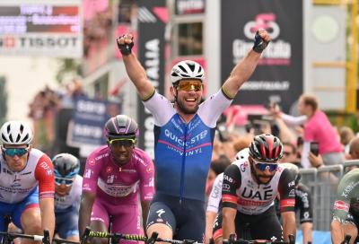 Mark Cavendish vince in volata la terza tappa, Van der Poel resta in maglia rosa