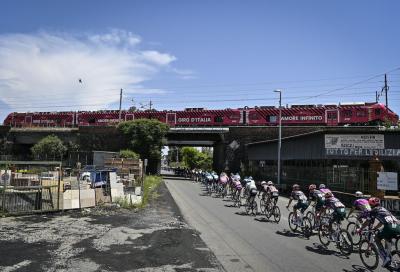 Il viaggio del Trofeo Senza Fine su un treno speciale dalla livrea tutta rosa