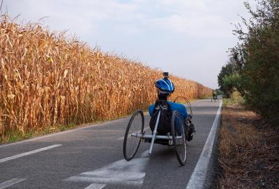 Cicloturismo inclusivo: a Pinerolo 4 percorsi a prova di handbike, trike e carrozzine
