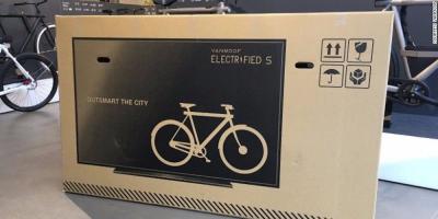 Troppe bici rovinate durante il trasporto, l'azienda stampa sulla scatola una... tv
