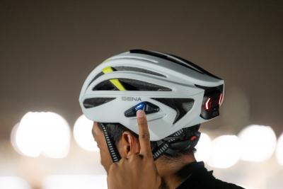 Il casco sicuro e connesso