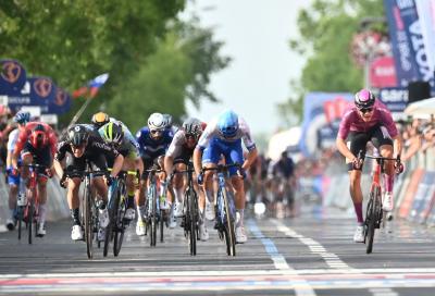 Giro d'Italia 2023: Alberto Dainese vince la tappa 17  Pergine Valsugana-Caorle