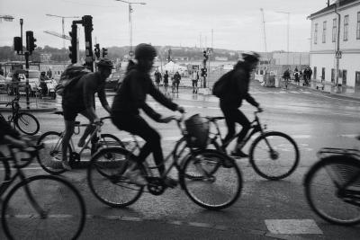 Ciclista pendolare, la bici come scelta sostenibile per la salute e l’ambiente