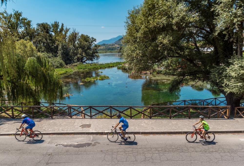 Vacanze a pedali: chi sono i cicloturisti italiani? Che bici scelgono e quanto sono disposti a spendere?