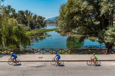 Vacanze a pedali: chi sono i cicloturisti italiani? Che bici scelgono e quanto sono disposti a spendere?